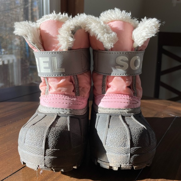 Toddler Sorel’s Winter Boots Size 6 - Picture 2 of 3